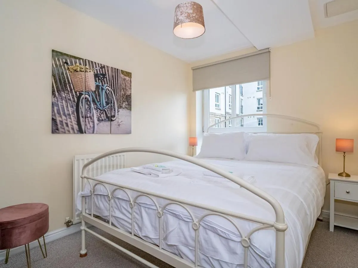 Pass The Keys Modern And Spacious 2 Beds Flat With Free Parking EDI